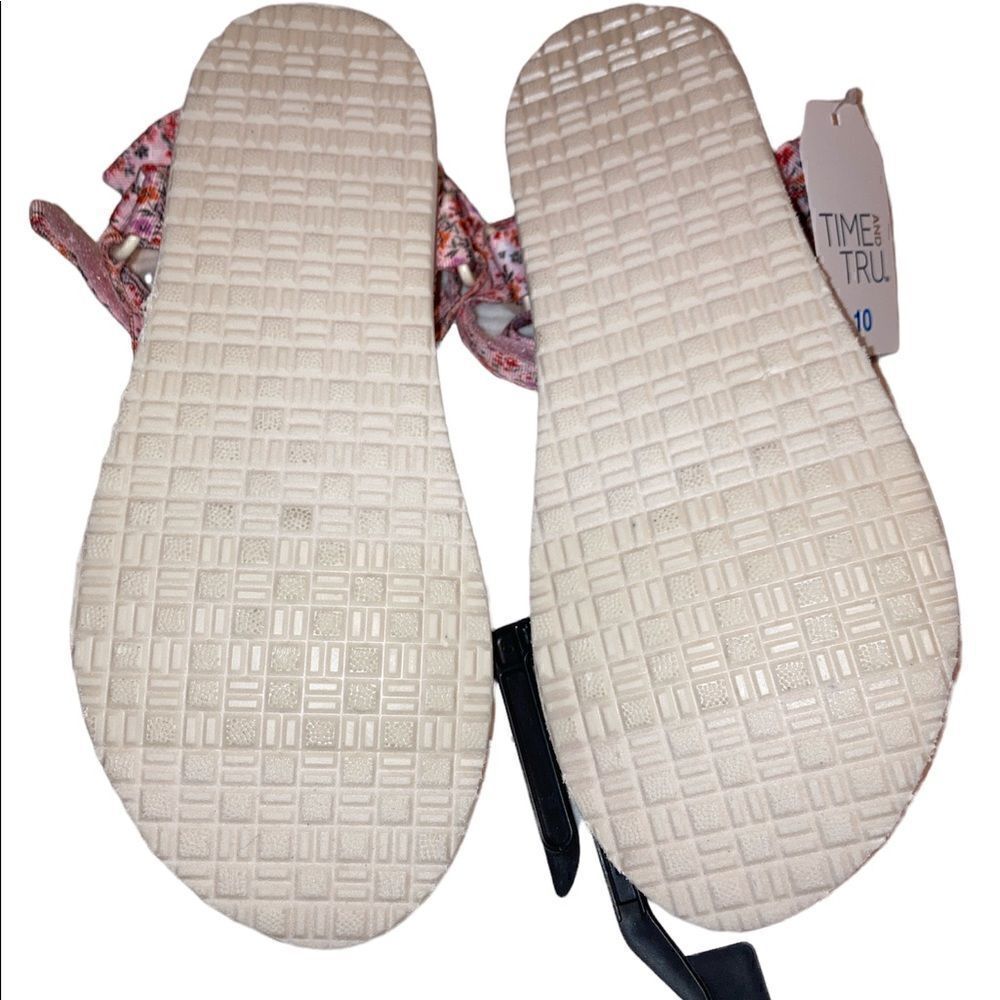 Time and Tru Sandals 8 - Picture 4 of 4